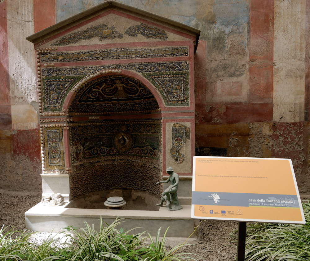 Pompei, herrlicher Mosaikbrunnen im Casa d. Fontana Piccola.