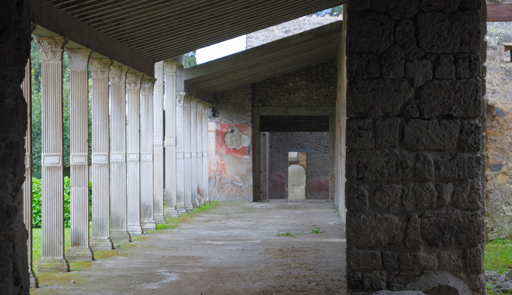 Pompei, Blick in ein restauriertes Wohnhaus an der Via Dell´Abbondanza.