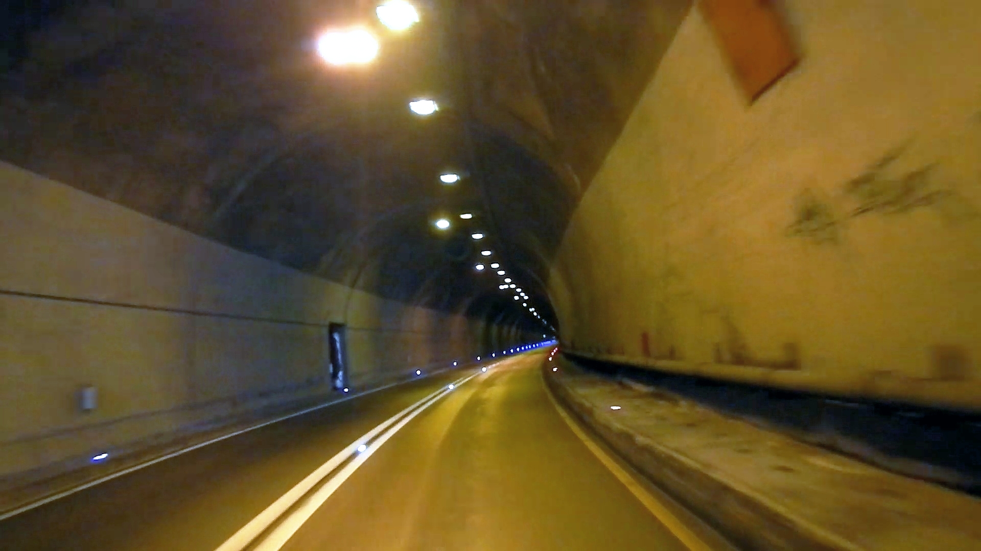 ...im Tunnel Stari Grad - Hvar auf der "New Road"...