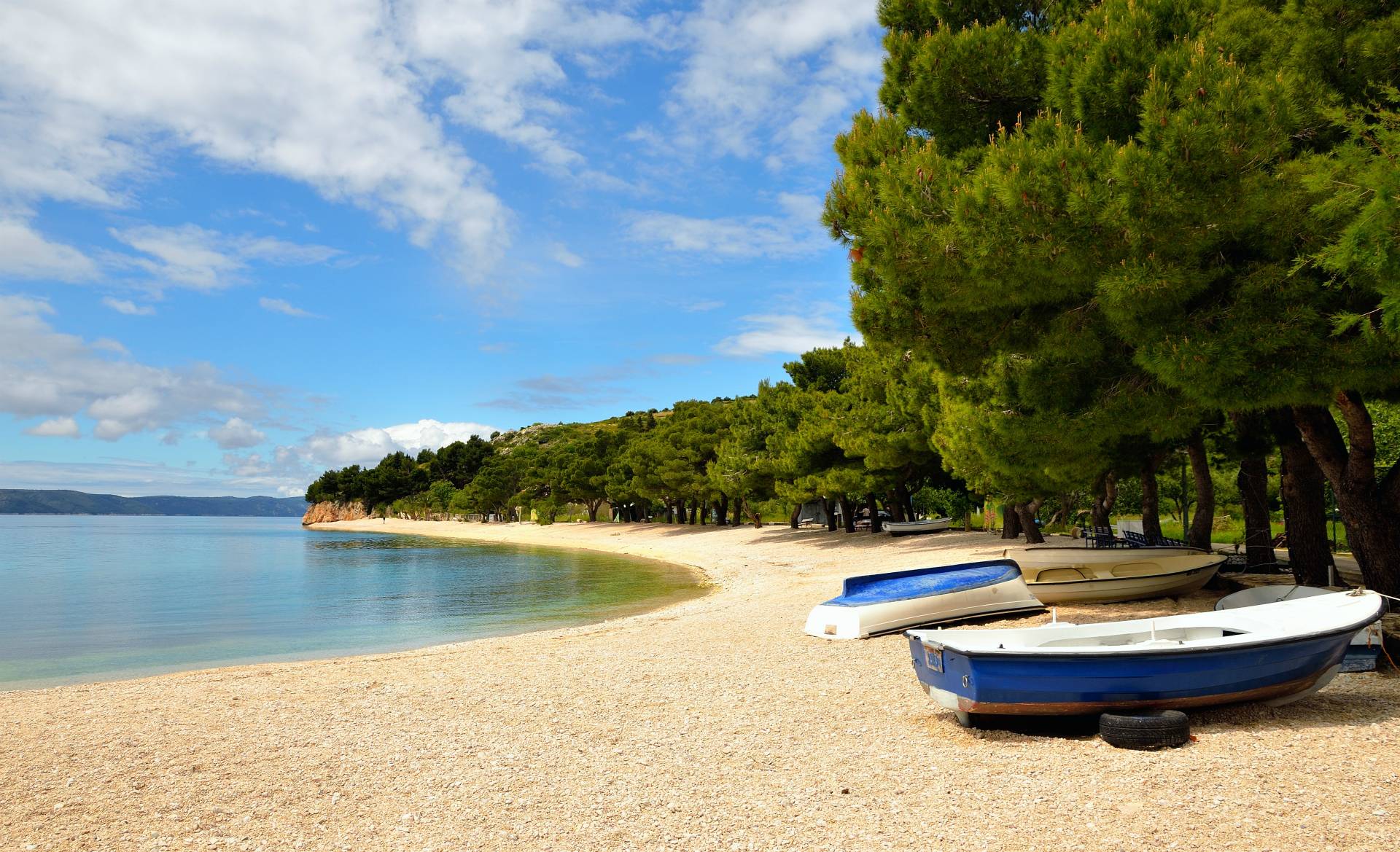 ...Zivogosce-Blato, der Strand ist schon bereit für die Sommersaison 2014, noch herrscht Ruhe...