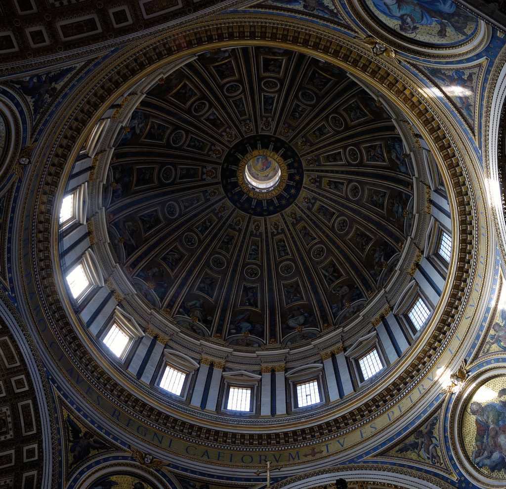 Petersdom, Kuppel von Michelangelo, 136,5 Meter hoch.
