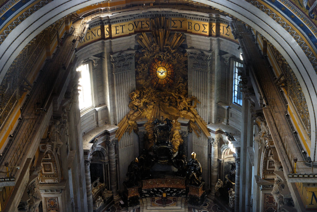 Petersdom, Blick von der Kuppel auf den Hauptaltar.
