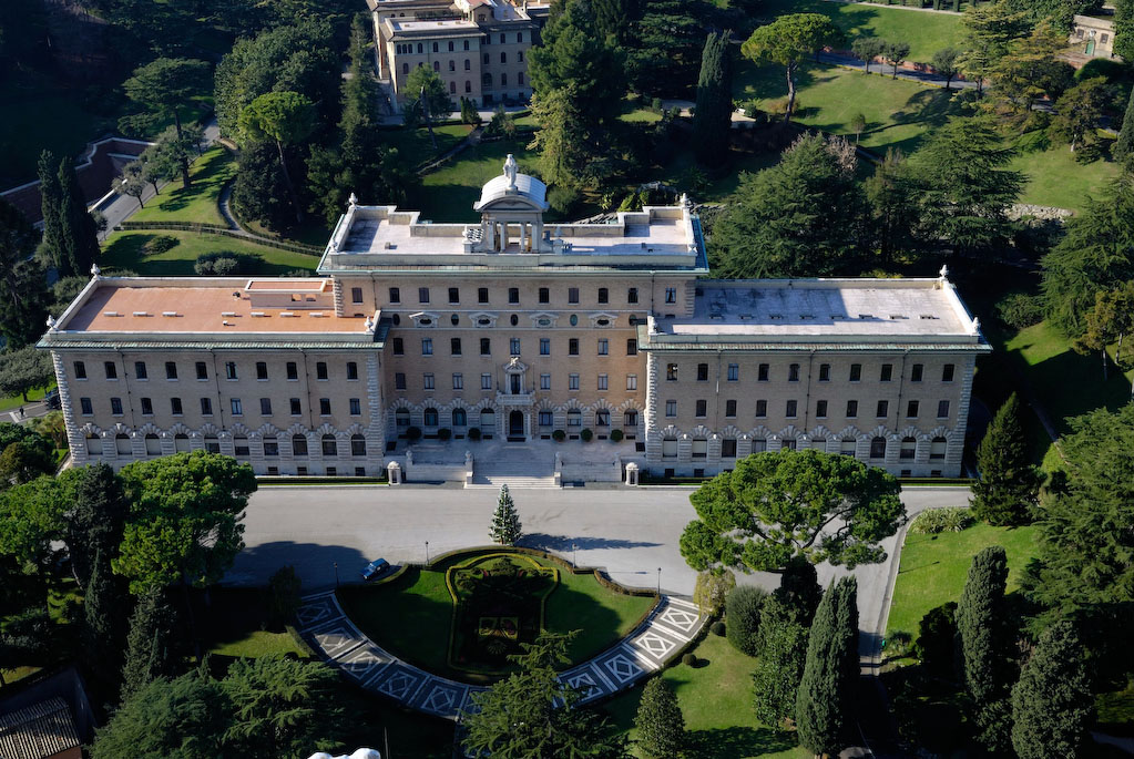 Vatikan, Governatorat, das Verwaltungsgebäude des Governators von d. Kuppel d. Petersdoms aus gesehen.