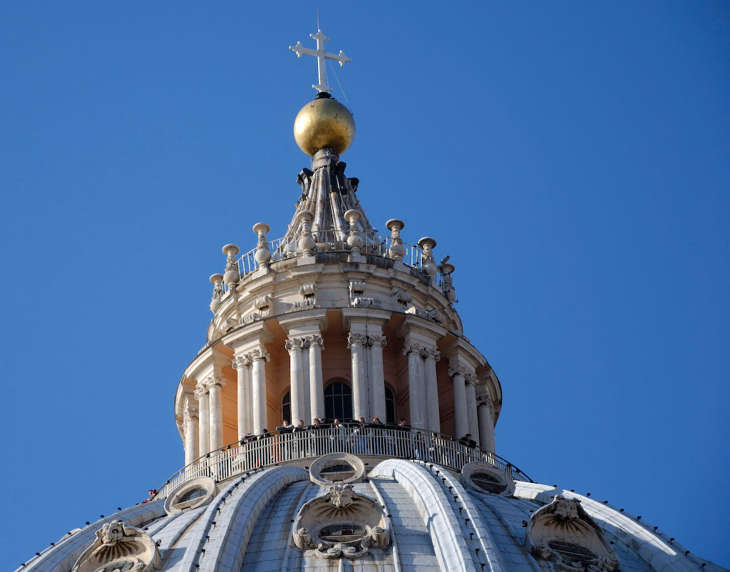 Petersdom, die Kuppel, nach 320 (!) Stufen ist man oben, die Aussicht ist atemberaubend.
