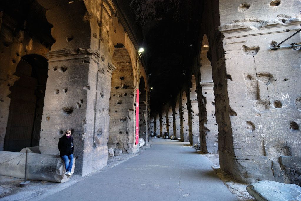Kolloseum, Zugangswege (80 Bogen) leiteten die 55000 Besucher innerhalb von 10 Minuten zu ihren Plätzen.