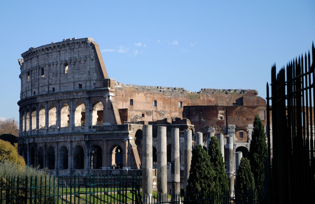Kolloseum, vom Forum Romanum aus gesehen.