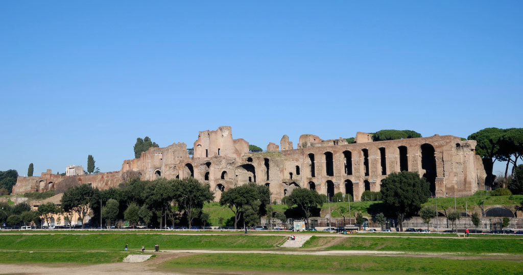 22.12. - 4. Besichtigungstag - Palatin, Palast des Septimius Severus vom Circus Maximus aus gesehen.