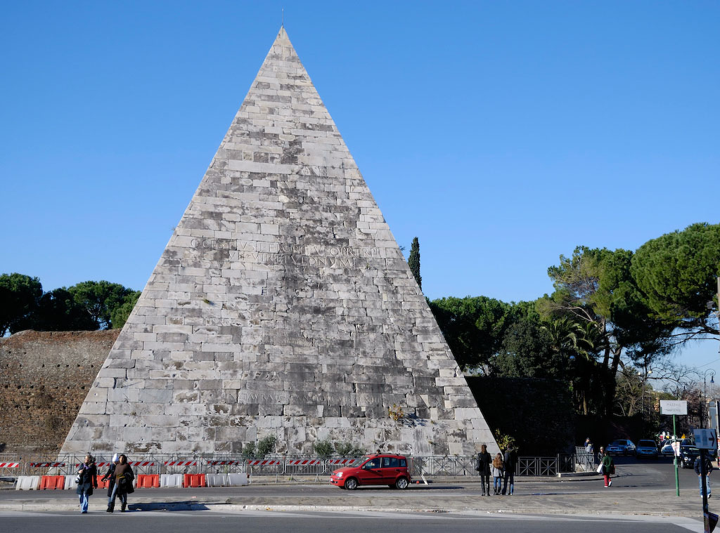 Piazzale Ostiense, Piramide d. Caio Cestio, 18-12 v.Chr., 36,4 Meter hoch