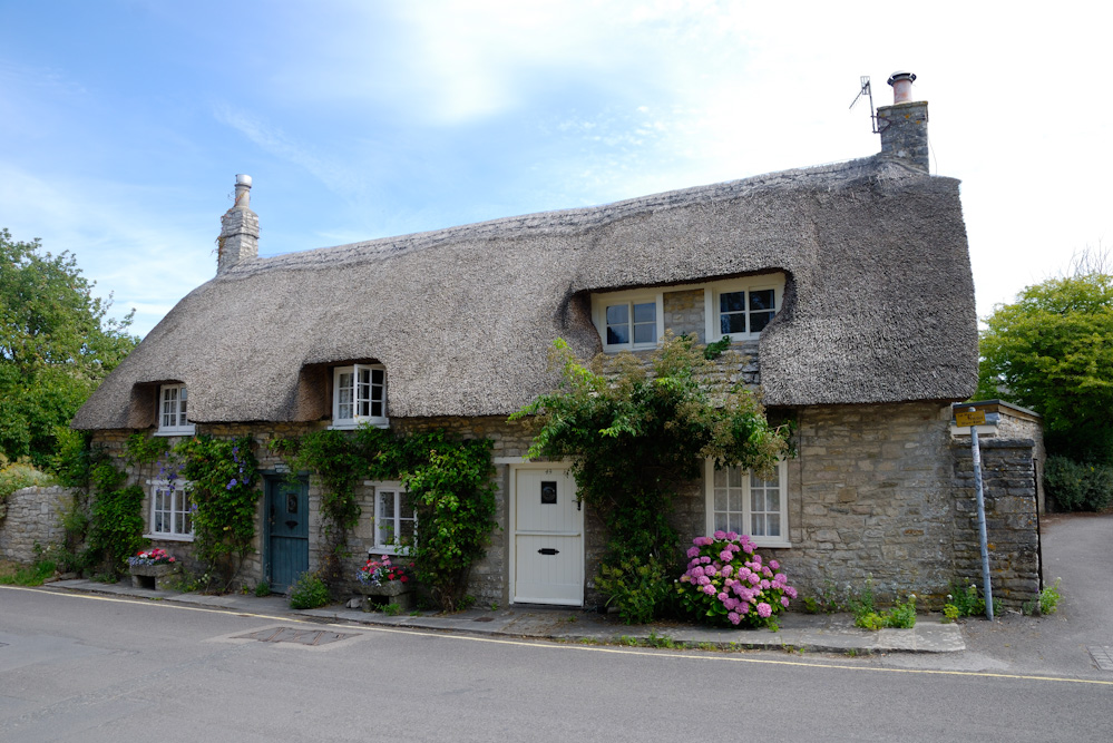 Corfe, reetgedecktes Haus.