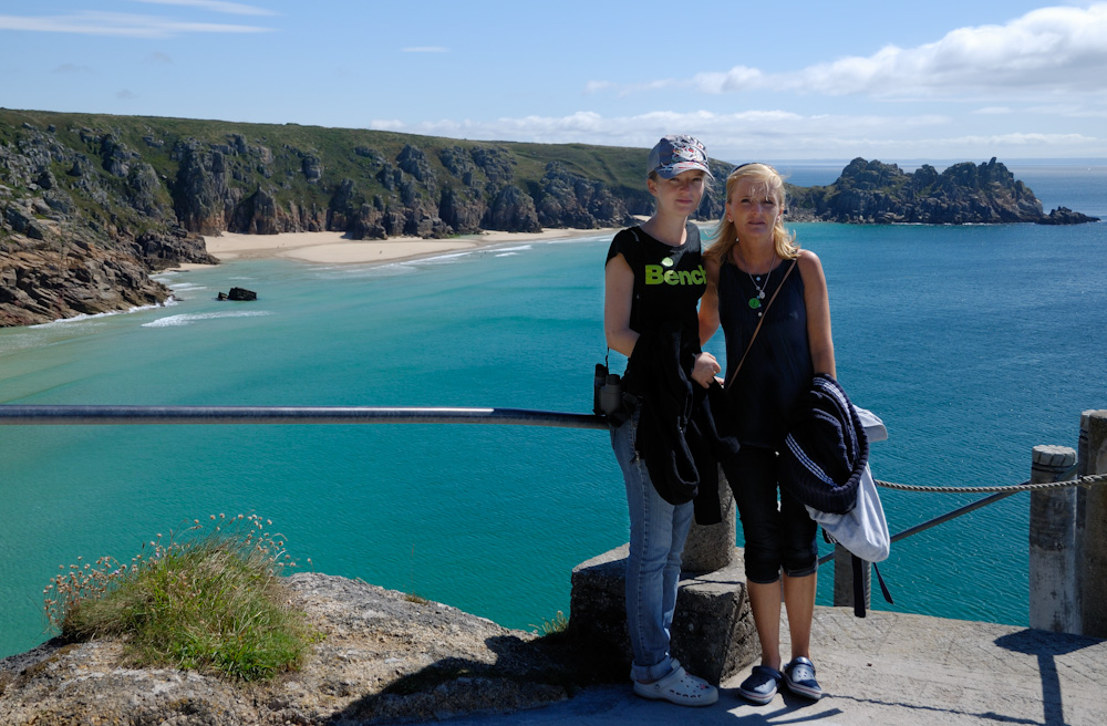 Porthcurno, Wir steigen die Klippen hinauf zum Minack Theatre ein eindruckvolles Freilichttheater für 1100 Zuschauer mit toller Kulisse.