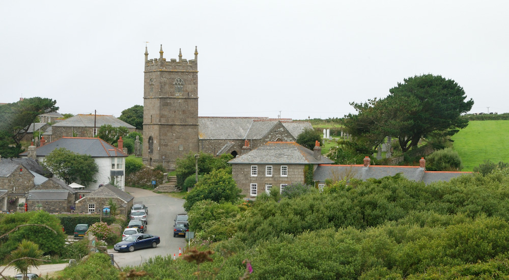 Wir fahren weiter der Küste entlang Richtung Norden. Unser heutiges Ziel ist St.Ives. Eine kurze Rast legen wir in Zennor ein. ennor ist ein Dorf und eine Gemeinde (Parish) im District Penwith der Grafschaft Cornwall in England und liegt zwischen St Ives und St Just  hinter hohen, felsigen Klippen zum Atlantik und zwischen schroffen Granithügeln. Die Landschaft um Zennor wird seit mindestens 4000 Jahren besiedelt,