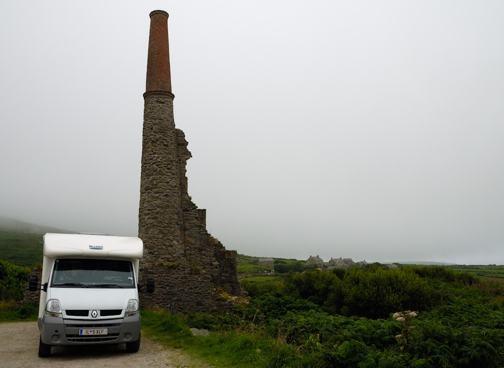 Landwirtschaft, Fischerei und Bergbau  in den Zinn- und Kupferminen sorgten in diesem Teil von West-Cornwall für einen gewissen Wohlstand. Nun aber sind die Steinbrüche und Minen geschlossen, nur wenige Landwirte und Fischer sind übrig geblieben, denn jetzt leben die meisten Menschen hier vom Tourismus.