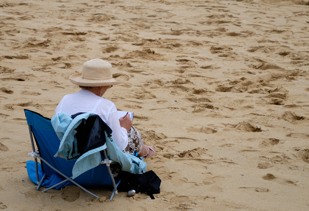 St. Ives ist heute die Heimat vieler Maler, Künstler und Galeristen. Nach 3 Stunden im Getümmel von St.Ives haben auch wir genug und kehren auf den CP zurück. Dort wird der Grill aktiviert, am Abend lässt sich die Sonne auch wieder blicken.