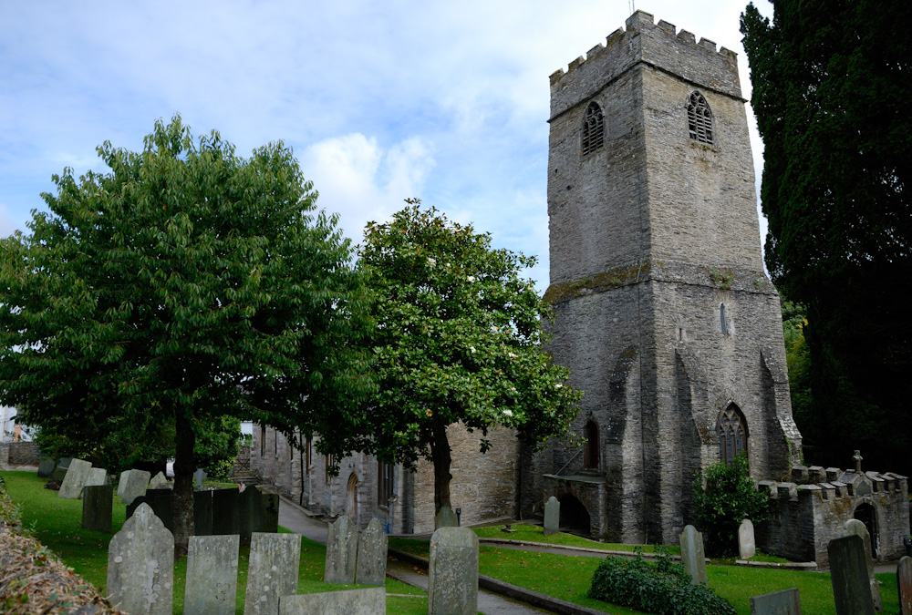 Unser nächstes Ziel heisst Padstow um einen weiteren Pilcher Drehort zu besuchen den Herrensitz Prideaux Place. Vom Parkplatz zu Fuss dorthin kommen wir an der St Petroc's Church vorbei.