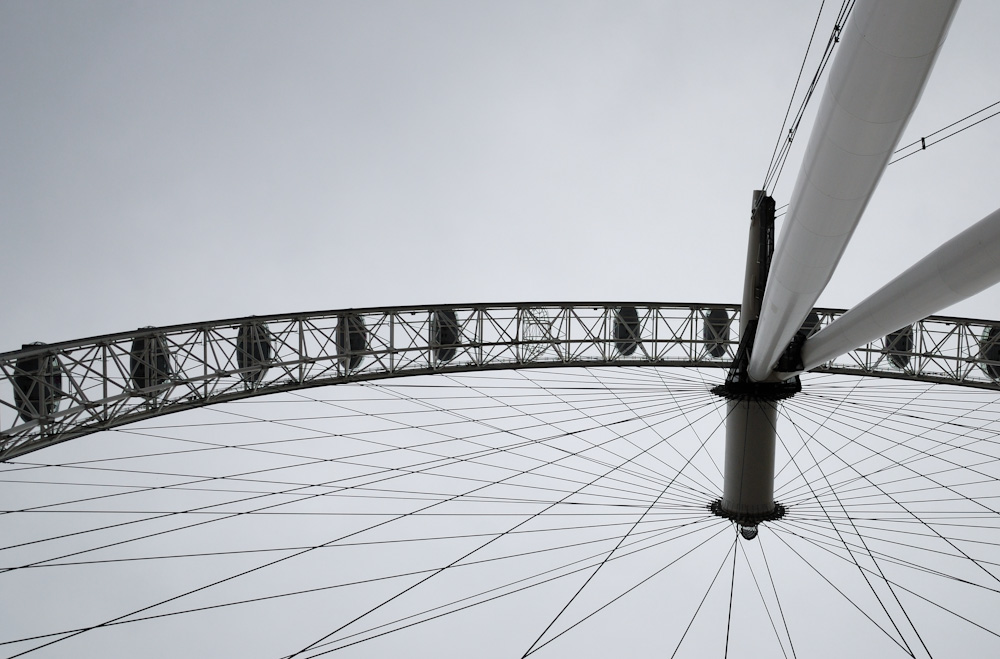 Das London Eye auch bekannt unter der Bezeichnung Millennium Wheel, ist mit einer Höhe von 135 Meter das derzeit höchste Riesenrad Europas. Es steht im Zentrum von London am Südufer der Themse, nahe der Westminster Bridge. Tausende Touristen wollten an diesen Tag mit dem London Eye die Aussicht geniesen, 1,5 bis 2 Std. Wartezeit war uns zuviel, also ein anderes mal...