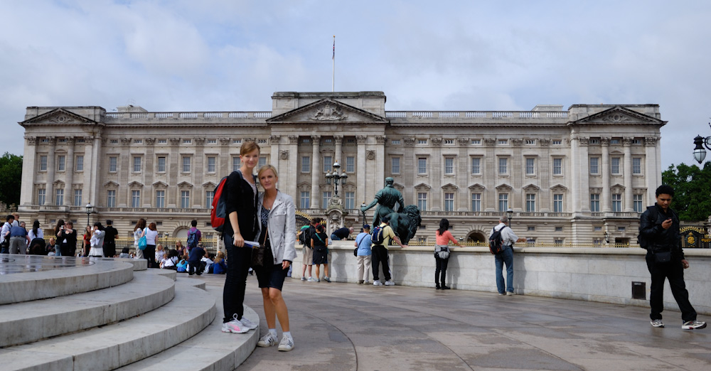 31.7.2010 Tag 2 in London, beim Buckingham Palace war Vormittags schon einiges los, viele warteten auf die Wachablösung (Changing of the Guard). 2004 waren wir bei einer Wachablösung schon dabei, also weiter entlang der Constitution Hill Richtung Hyde Park Corner...