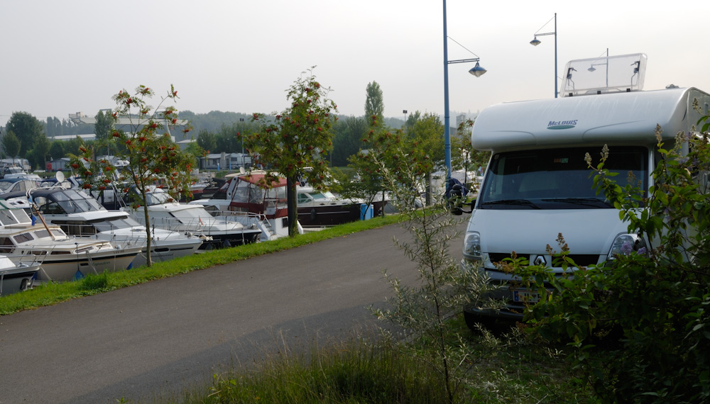 7.8.09 Nach 644 Km störungsfreier Fahrt erreichten wir unseren heutigen Übernachtungsplatz am Jachthafen Schwebsange in Luxemburg an der Mosel. Ein schöner, ruhiger Platz.