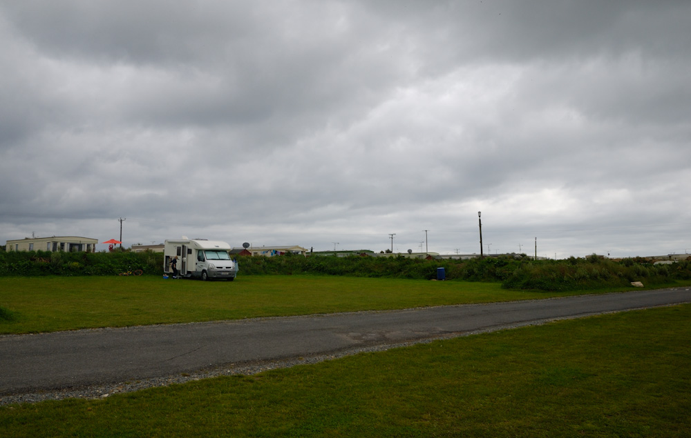 10.08.09 Nach einer ruhigen Nachtüberfahrt kamen wir um 06:00 Uhr in Rosslare an und bezogen gleich ein paar Km südlich am St. Margaret's Beach Camping eine Parzelle, - Ausschlafen war angesagt...