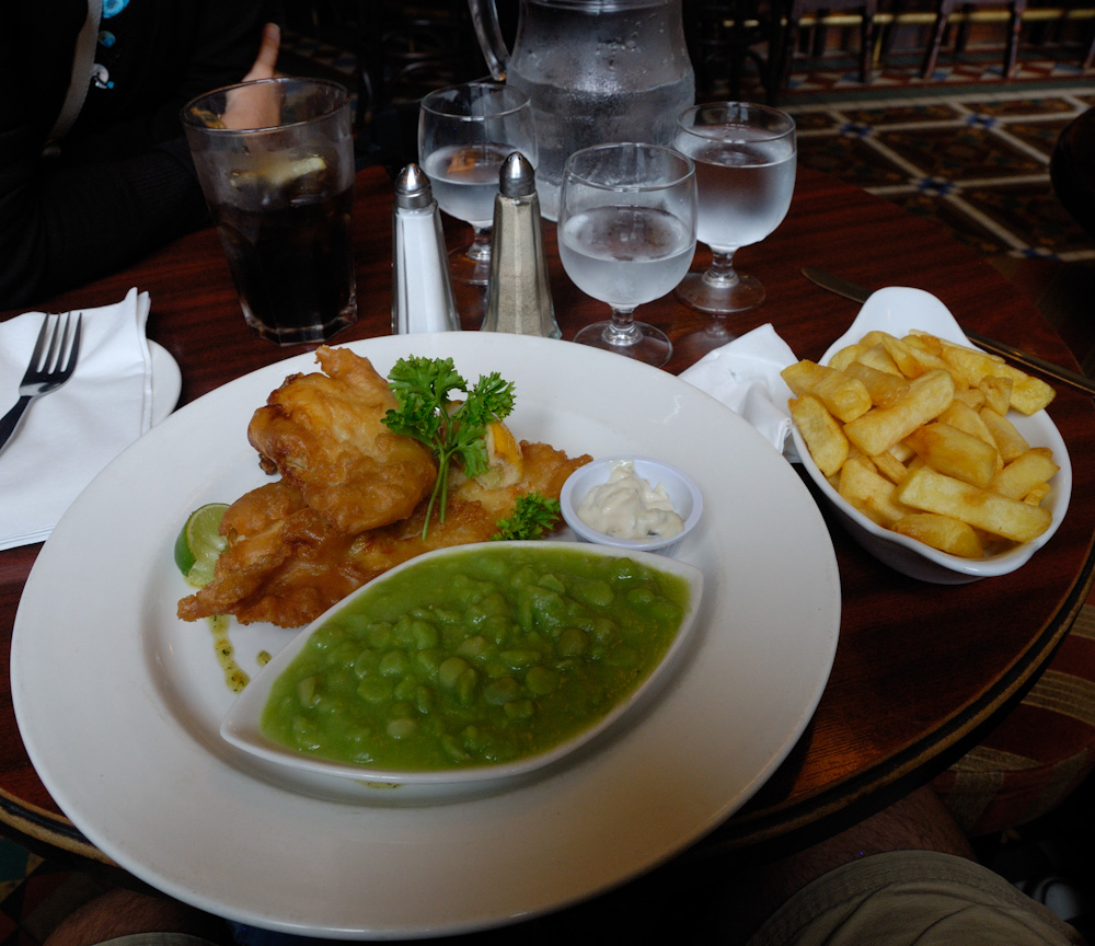 Pub im Blarney Hotel, die besten Fish & Chips auf unserer Irland-Tour gab es hier!