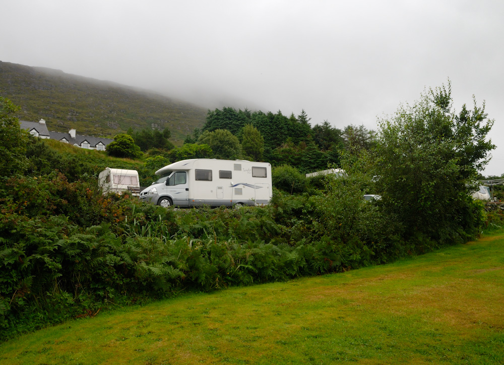 Unser Tagesziel war Creveenlodge Camping am Healypass, wettermässig der absolute Tiefpunkt unserer Reise. In der Nacht stürmte es so stark und der Regen prasselte lautstark aufs WoMo-Dach, - an Schlaf war nicht zu denken.