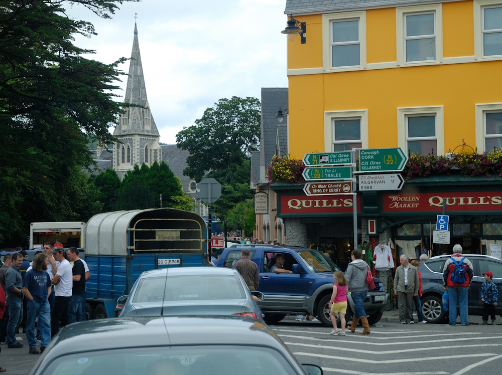 Kenmare, der gemeine Ire ist bekannt dafür, dass er all seine Wege, wenn möglich, mit dem Auto erledigt...doch irgendwann ging es dann doch weiter....