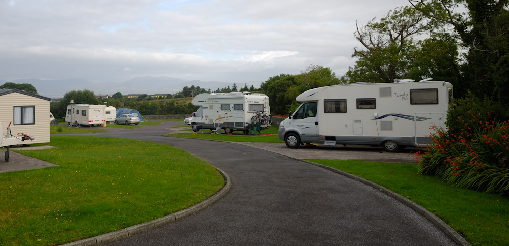 Ein wunderschöner Campingplatz erwartete uns in Glenbeigh, - Glenross C&C. Direkt nebenan das Glenbeigh Hotel mit einem uralten Pub und sehr guten Essen, und Guinness war auch reichlich vorhanden :-)