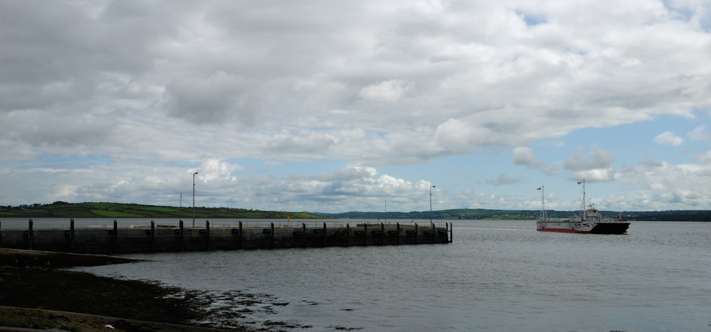 An der Nordseite der Dingle-Halbinsel entlang über Tralee nach Tarbert, wo wir die Shannonmündung mit der Autofähre überquerten.