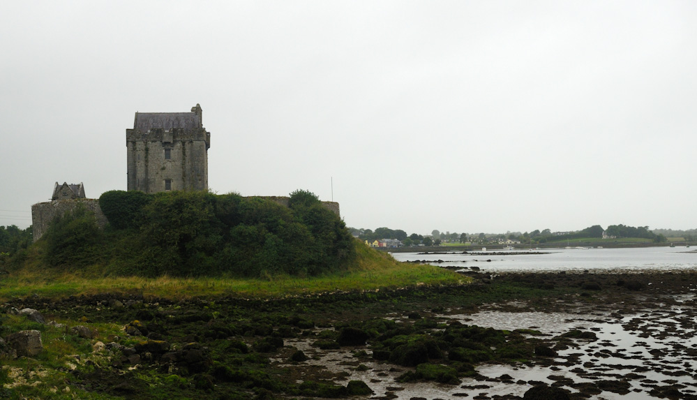 18.08.09 Am nächsten Morgen ging unsere Reise in Richtung Landesinnere, vorbei am Dunguaire Castle...