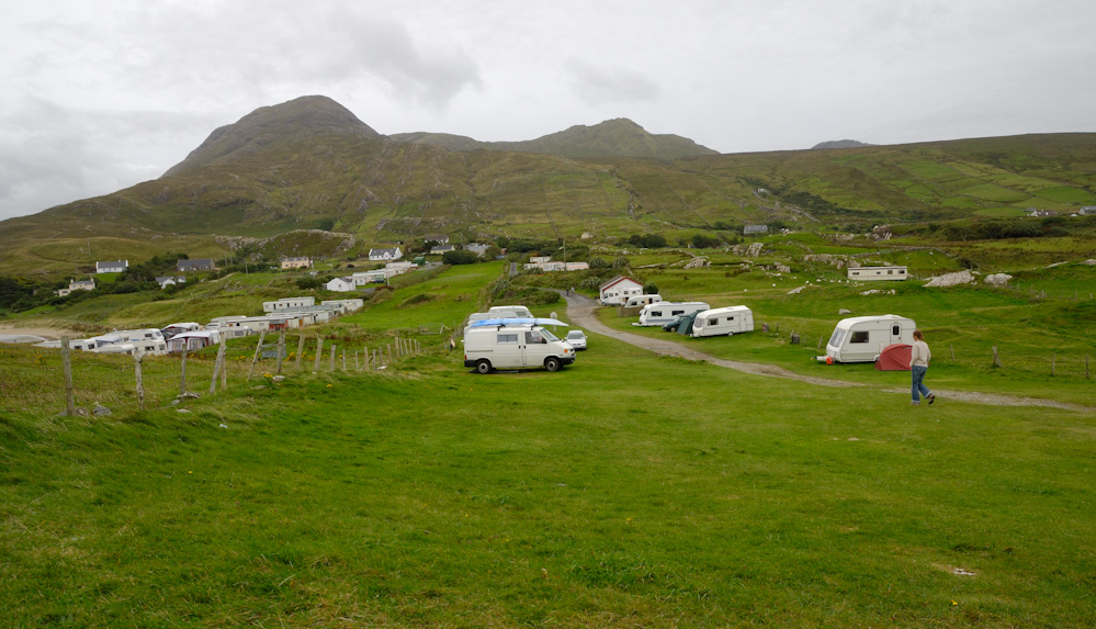 Connemara Camping im wohl wildesten, einsamsten aber auch schönsten Teil von Irland. Hier gehen die Uhren noch anders, oder besser gesagt sie stehen still. Diesen Eindruck bekommt man, wenn man die sanitären Anlagen des CP benutzt ;-)