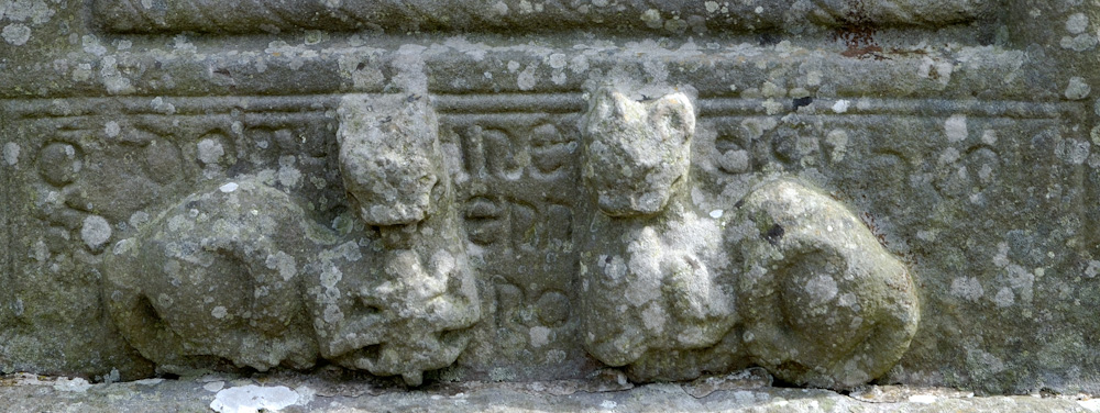 Das Kreuz von Muiredach, Detail im Sockel.