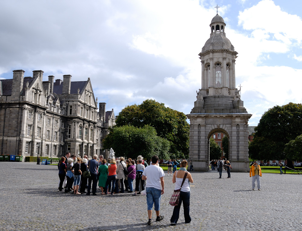 24.08.09 Nachdem wir noch eine Erholungstag auf dem CP eingelegt hatten, nahmen wir den Bus in die City. Ca. 40 Minuten später standen wir vor den Trinity College, - unserer erstes Ziel heute.