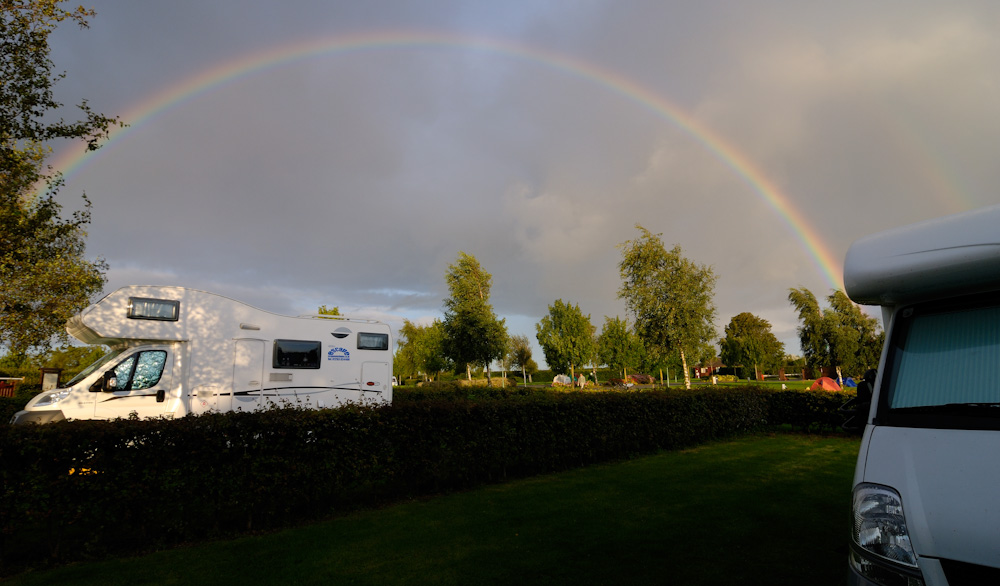 Bei der Rückkehr am Abend am CP begrüsste uns dieser Regenbogen.