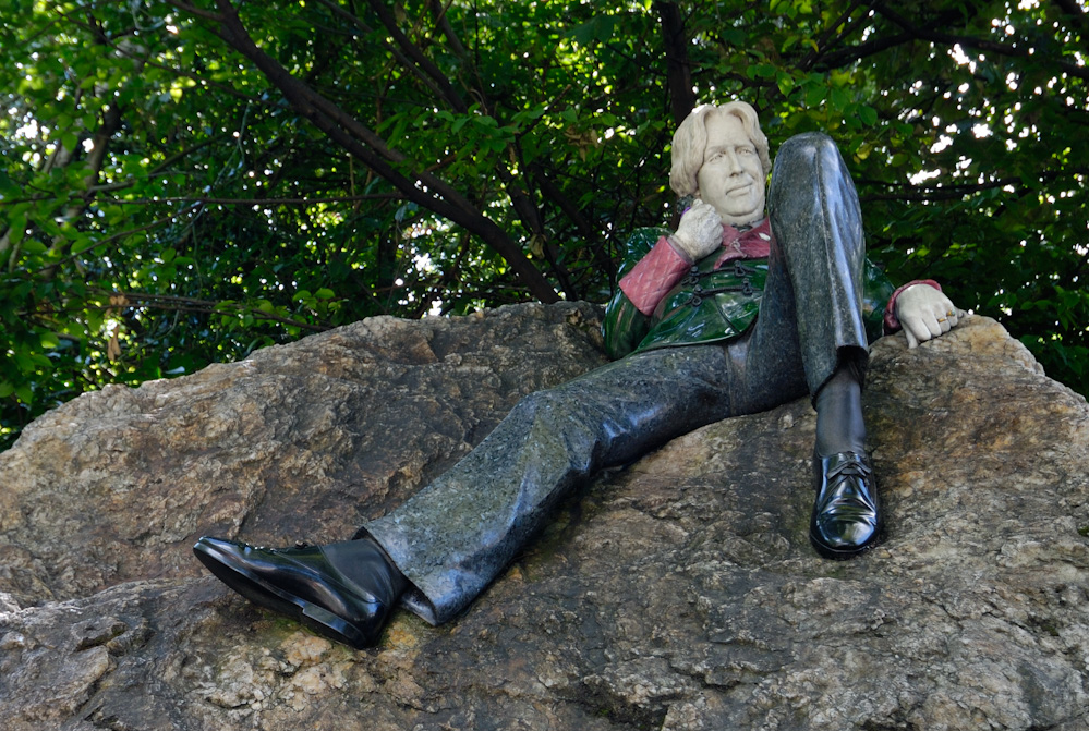 Oscar-Wilde-Skulptur im Dubliner Merrion Square / St. Stephens Green