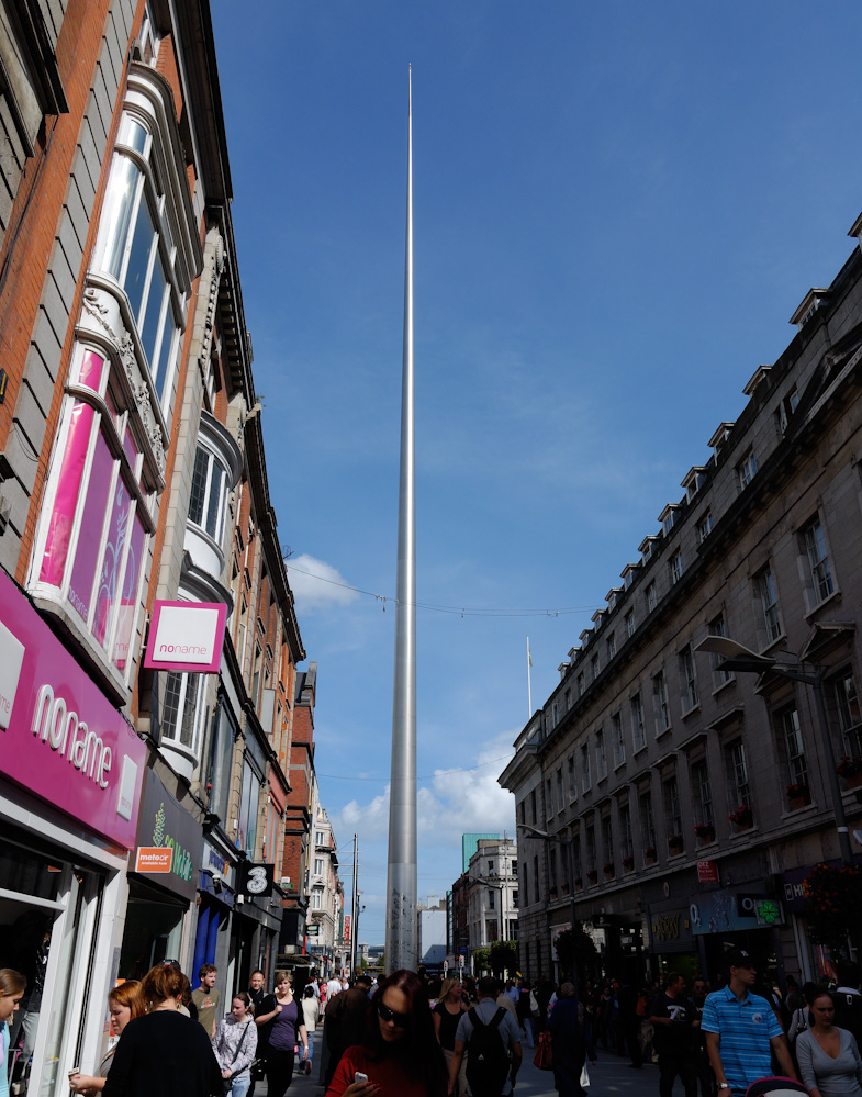 The Spire (englisch: „Die Spitze“) ist ein Monument und Wahrzeichen von Dublin, der Hauptstadt Irlands. The Spire heißt offiziell „Monument of Light" („Denkmal des Lichts“) und auf Irisch „An Túr Solais“[2] („Turm des Lichts“).Die zirka 120 Meter hohe Metallnadel steht seit 2003 in der Mitte der O'Connell Street und ist nachts beleuchtet. Sie steht an der Stelle der 1966 von der IRA gesprengten Nelson-Säule („Nelson's Pillar“) und sollte zum Millennium fertiggestellt werden, jedoch verspätete sich die Fertigstellung um drei Jahre.