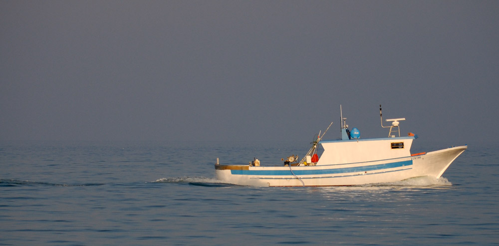 Fischerboot vom Stellplatz aus fotografiert.