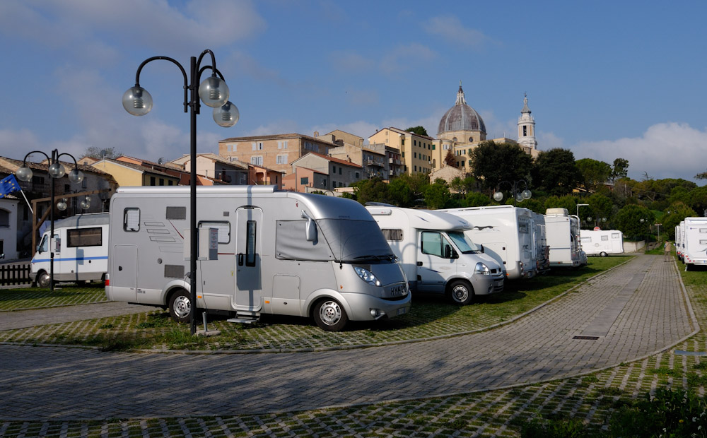 Nach der Pompei-Besichtigung begaben wir uns auf den Heimweg, unser Ziel für die Nacht war der WoMo-Stellplatz in Loreto, welchen wir auch wohlbehalten nach einer 6,5 stündigen Fahrt (497 Km) erreichten. Gut ausgeruht starteten wir morgens um 9:30 Uhr zur letzten Etappe (647 Km), und kamen um 17:15 Uhr zuhause an. Eine sehr schöne Tour ging leider wieder einmal viel zu schnell zu Ende.