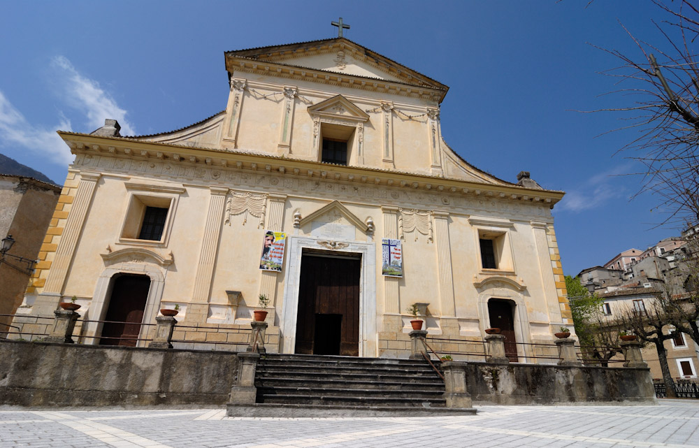 Morano Calabro, wieder fast ganz unten die Stiftskirche Maria Maddalena