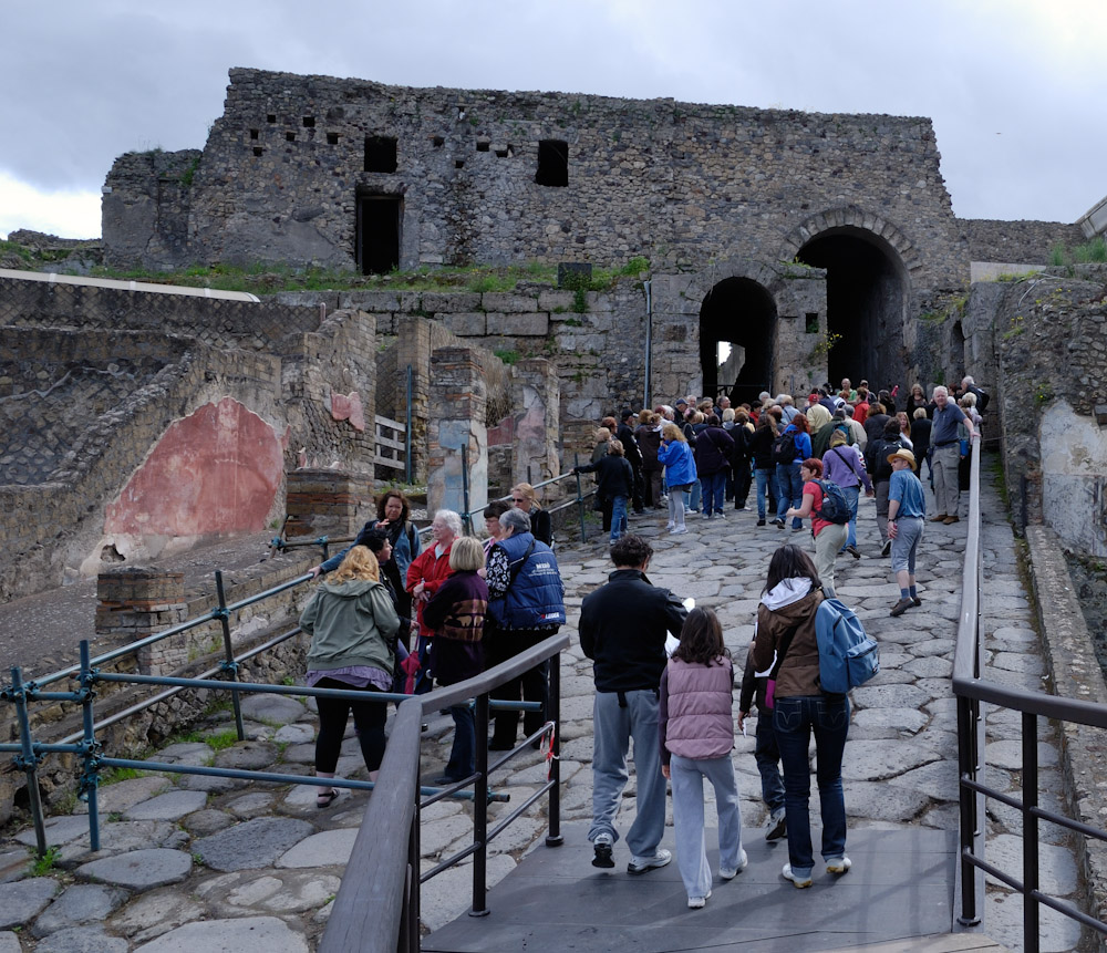 13.4.2009, Ostermontag, Pompei, wir kommen...Porta Marina