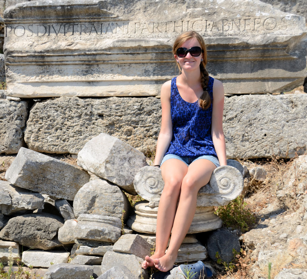 Korinth, es sitzt sich gut auf den 2000 Jahre alten Mauerresten.