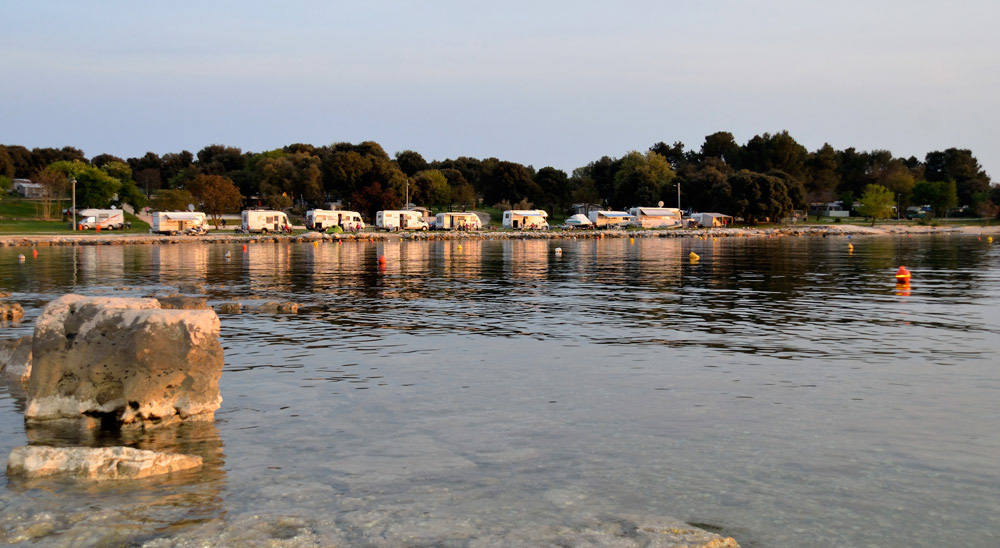 Camp Polari, die sehr begehrten Stellplätze bei der Marina.