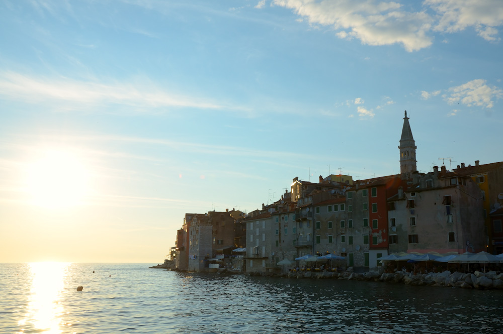 Rovinj Altstadt im Abendlicht.