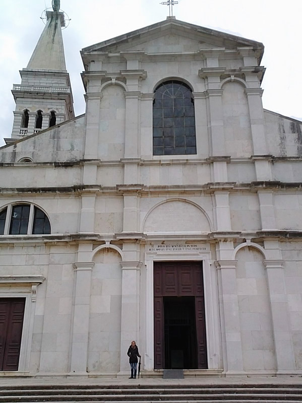 ... nach dem Essen noch schnell rauf zur Kirche d. hl. Euphemia, ist schon obligatorisch bei uns, dann zurück zum CP. Den nächsten Tag verbringen wir am Platz und spannen aus, am 15.4. gehts über den Plöckenpass - Lienz - Kitzbühel nach Hause, aber nicht lange ! Am 13.5. wollen wir runter nach Dalmatien... bis dann...