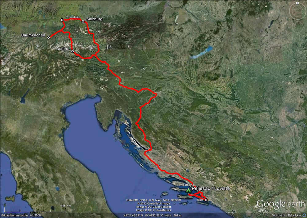 10.8. ... genau 1000 km lang ist die 1. Anreiseetappe bis zur Fähre nach Ploce. Wir starten um 12:30 Uhr und problemlos erreichen wir 13 Std. später den Fährhafen in Ploce. Wir reihen uns bei den Wartenden ein und legen uns dann für ein paar Std. aufs Ohr, die Fähre nach Trpanj legt ja erst um 5:00 Uhr ab...