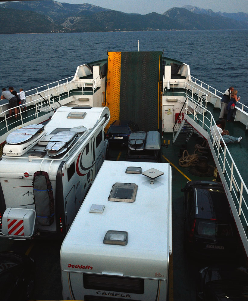 ...11.8. auf der Fähre nach Trpanj / Peljesac, die Passage dauert ca. 1 Std...