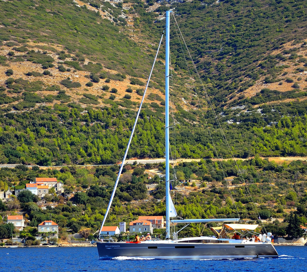 ...im Kanal zwischen Korcula und Peljesac herrscht morgens schon reger Verkehr... .