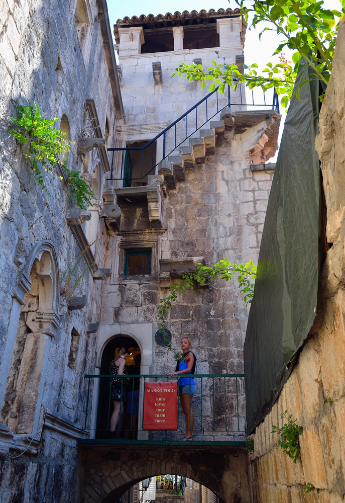 ...Vom Domplatz führen Wegweiser zum Marco-Polo-Haus in einer schmalen Seitengasse. Hier soll der berümte Weltreisende nach Meinung vieler Korčulaner geboren sein...