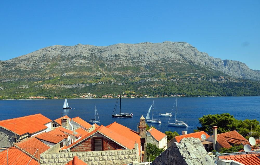...Im Marco-Polo-Haus, Blick vom Turm zum Sv. Illja (963 m) auf Peljesac...