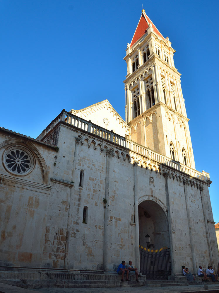 ...Die St.-Laurentius-Kathedrale aus dem 13. Jahrhundert in Trogir...