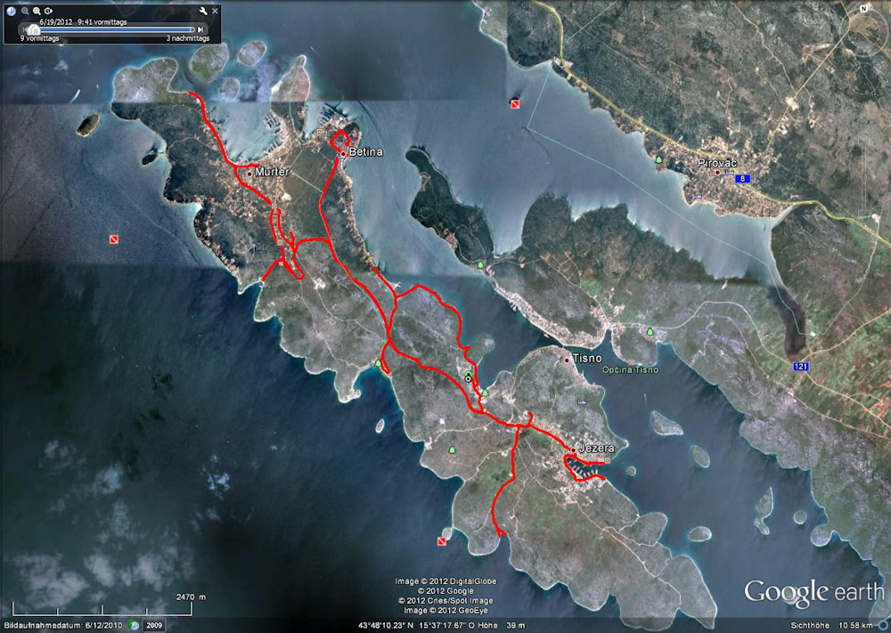 19.6. Insel Murter in Dalmatien. Der Hauptort Murter im Norden der Insel trägt denselben Namen. Im Nordosten unmittelbar an Murter angrenzend liegt das Dorf Betina, während die Orte Jezera und Tisno an der Südostküste liegen. Die Insel liegt im nordwestlichen Teil des Šibenik-Archipels, 20 m vom Festland durch einen Kanal bei Tisno entfernt, welcher durch eine 37 m lange Brücke überspannt wird. Die Inselfläche beträgt 17,5 km²...