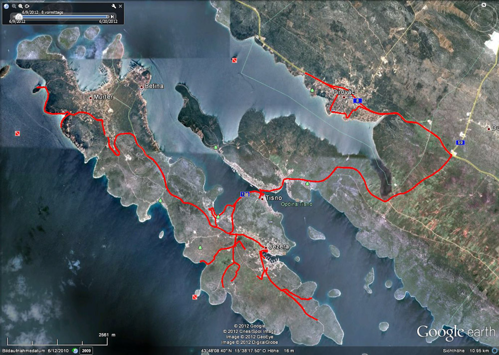 ...20.6. Tag 2 der Inselbesichtigung. Zuerst müssen wir aber den Roller auftanken. Leider gibt es in Tisno keine Tankstelle, wir müssen bis nach Pirovac fahren. Wieder zurück auf der Insel fahren wir Richtung Nordwesten...